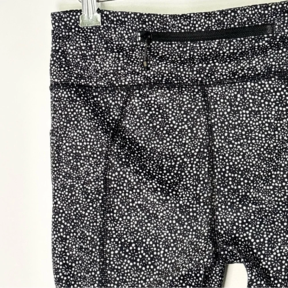 Lululemon Pace Rival Crop Leggings W/ Pockets Size 6 Freckle Flower Black White